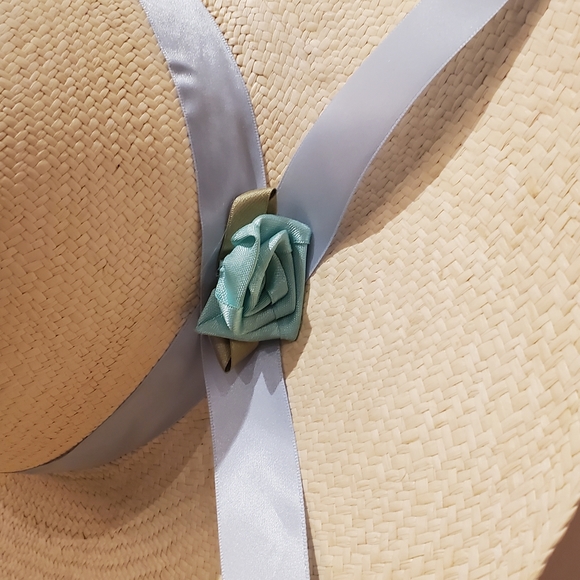 Hamd woven hat with blue ribbon details - Picture 2 of 4